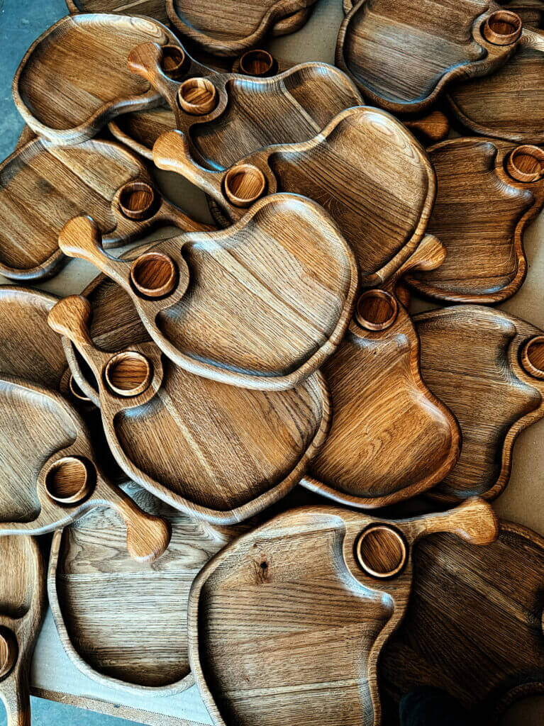 Дошка для Подачі Стейку "Кісточка" Дубова 35*25 см