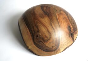 Дерев'яна фруктовниця «Човник» 40×15 см з масиву горіха , Live Edge